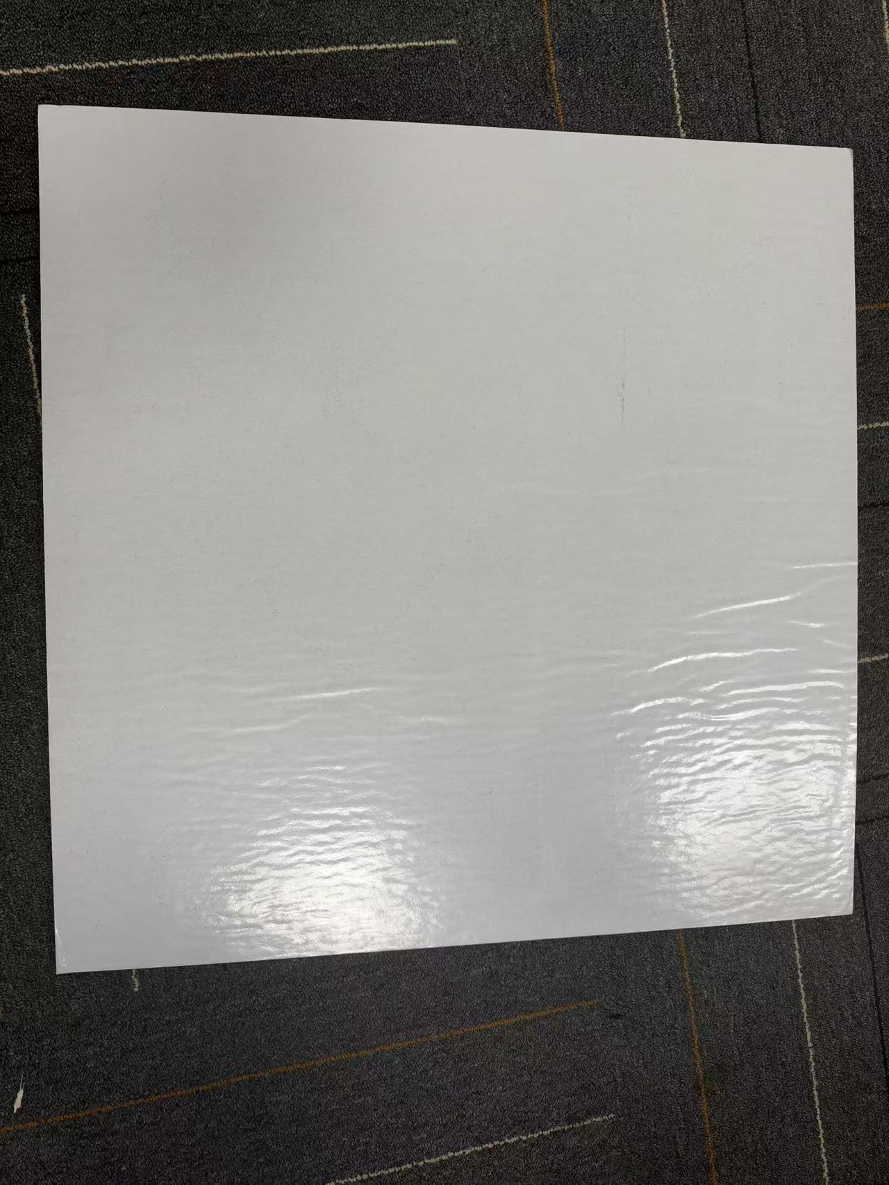产品完整背面与保护纸。
